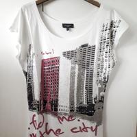 Tshirt estiva leggera con stampa a palazzi