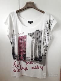 Tshirt estiva leggera con stampa a palazzi