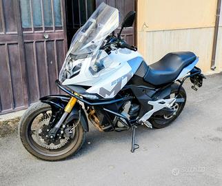 CF Moto 650 MT