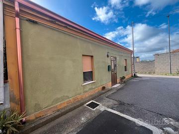 Indipendente a solarussa con ampio cortile