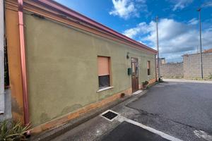 Indipendente a solarussa con ampio cortile