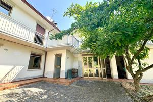 PORZIONE DI BIFAMILIARE A VERNASCA