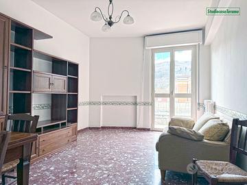 Appartamento due camere, Via De Albentiis