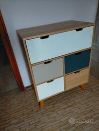 Mobiletto 5 ante stile nordico.