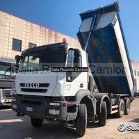 Autocarro Iveco Trakker ribaltabile