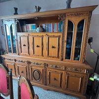 Mobile sala da pranzo con tavolo e sedie abbinati