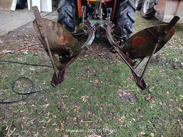 Aratro e fresa per trattore