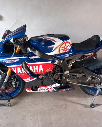 Yamaha R1