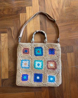 Borsa ricamata .