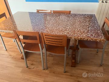 Tavolo di legno massello +seggiole