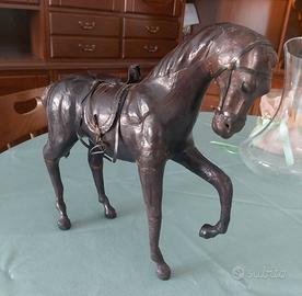 Mod.cavallo rivestito in pelle