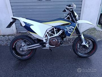 Husqvarna 701 Supermoto