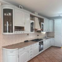 Cucina in Legno Massello 5 Mt., completa di tutto