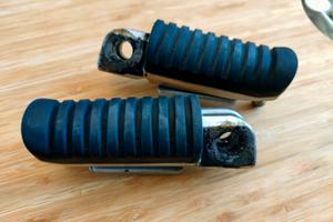 Pedalini originali Kawasaki Z750 (07-14)