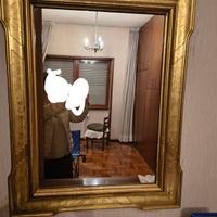specchio con cornice oro