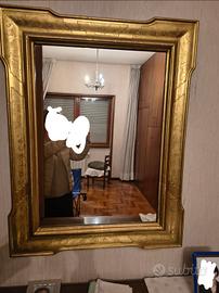 specchio con cornice oro