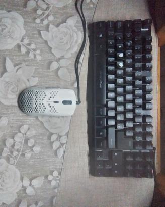  cuffie ps4 ,mouse e tastiera rgb