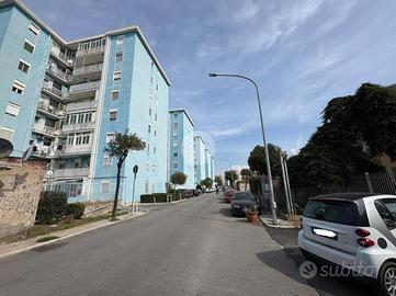 BOX A CASTELLAMMARE DI STABIA