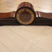 Orologio da camino/tavolo a movimento meccanico.