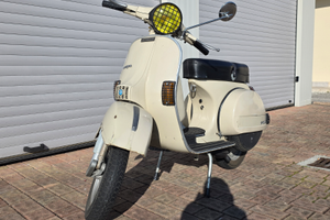 Vespa p200e iscritta FMI