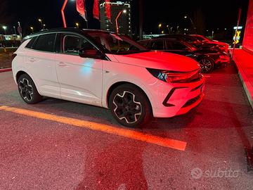 Opel GRANDLAND 1.6 PHEW AUT ULTIMATE