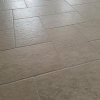 Piastrelle gres porcellanato effetto travertino