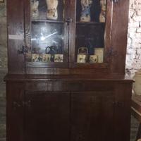 Antica credenza con vetrina 