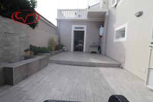 Casa indipendente di 219 m² con più di 5 locali a 