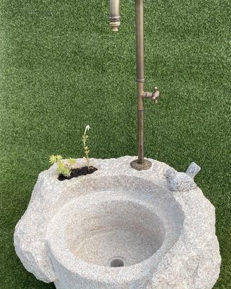 Fontana in pietra granito