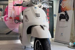 Piaggio Vespa 300 GTS ABS Modello 2017/2018 BIANCA