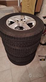 Gomme da neve Pirelli R16 con cerchioni in lega