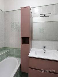 Mobiletto bagno, colonna e specchio 