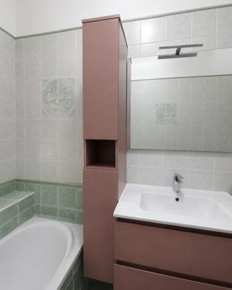 Mobiletto bagno, colonna e specchio 