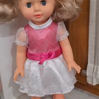 Bambola vecchia versione vintage con serie