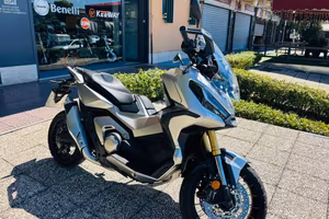 HONDA X-ADV 750 TUTTO INCLUSO ANCHE PASSAGGIO!