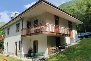 PORZIONE DI BIFAMILIARE A LOCANA