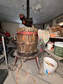 Kit per il vino: torchio, pigitrice elettrica,tino