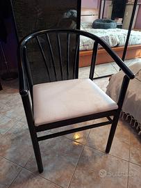 Sedia da camera beige e nera