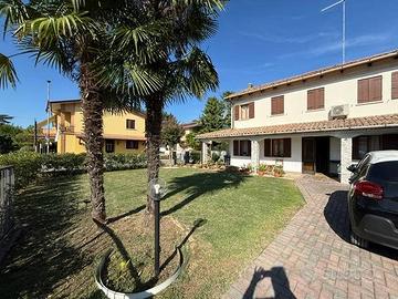 Villa di 192 m² con più di 5 locali e box auto a P