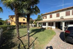 Villa di 192 m² con più di 5 locali e box auto a P