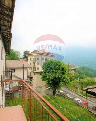 Casa indipendente di 260 m² con più di 5 locali a 