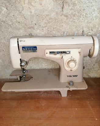 macchina da cucire Necchi