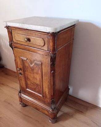 comodino con ripiano in marmo 