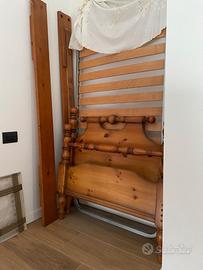 Letto singolo di legno di pino massello