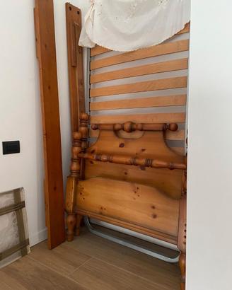 Letto singolo di legno di pino massello