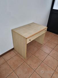 Scrivania da camera con cassettone - Color Faggio