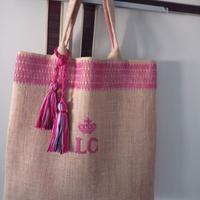 Borsa artigianale in juta ricamata