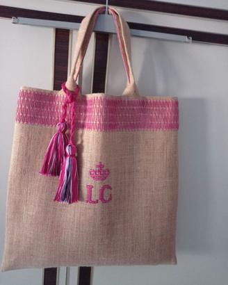 Borsa artigianale in juta ricamata
