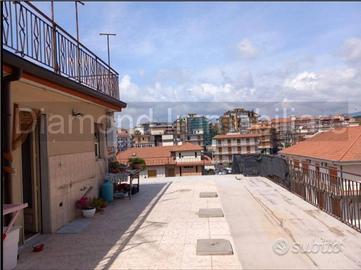 Attico ascensorato con terrazzo ad Acireale centro