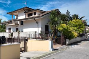 Villino indipendente con corte esterna - R99
